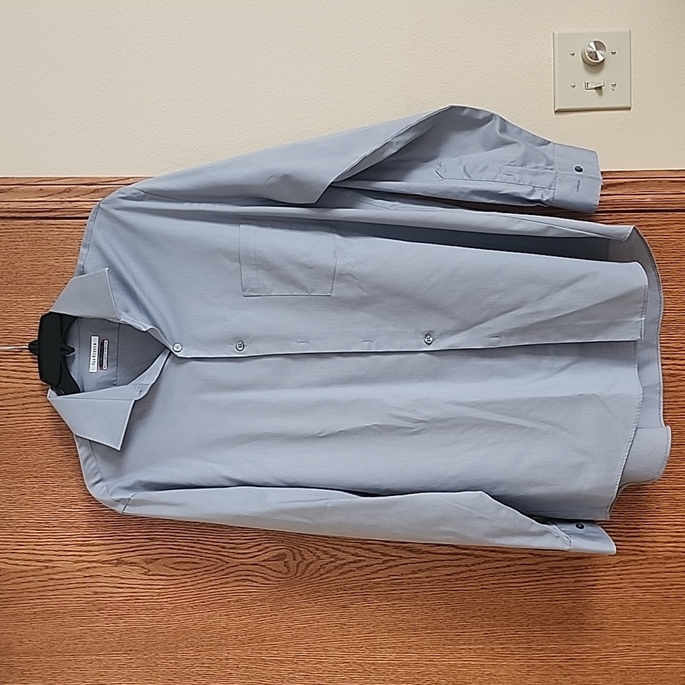Men's Van Heusen collared dress shirt